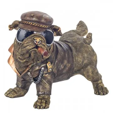 Bouledog fait pipi