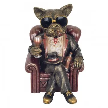 Chien en costume assis dans fauteuil