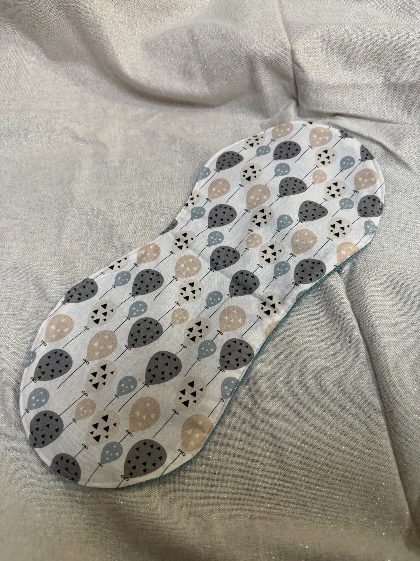 Bavoir d'épaule fait main à personnaliser en broderie en tissu éponge et coton