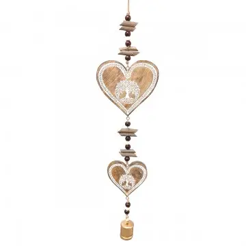 [SG 32635] Décoration murale en bois de manguier cérusé blanc motif coeurs et arbre de vie, perles et clochettes dorées